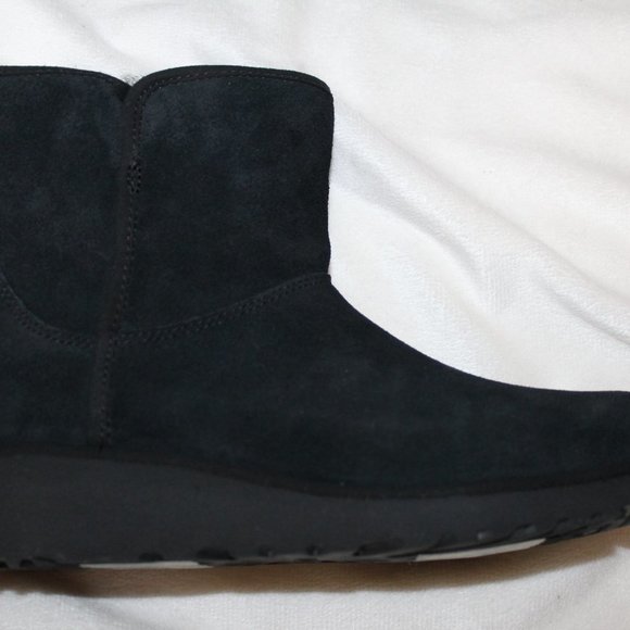 NIB UGG WOMEN'S KRISTIN SUEDE AND SHEARLING SLIM STYLE MINI BOOTS BLACK - Picture 8 of 10
